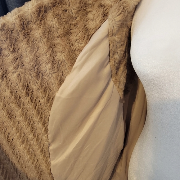 G by Giuliani - 2XL - Faux Fur Vest - Picture 4 of 9